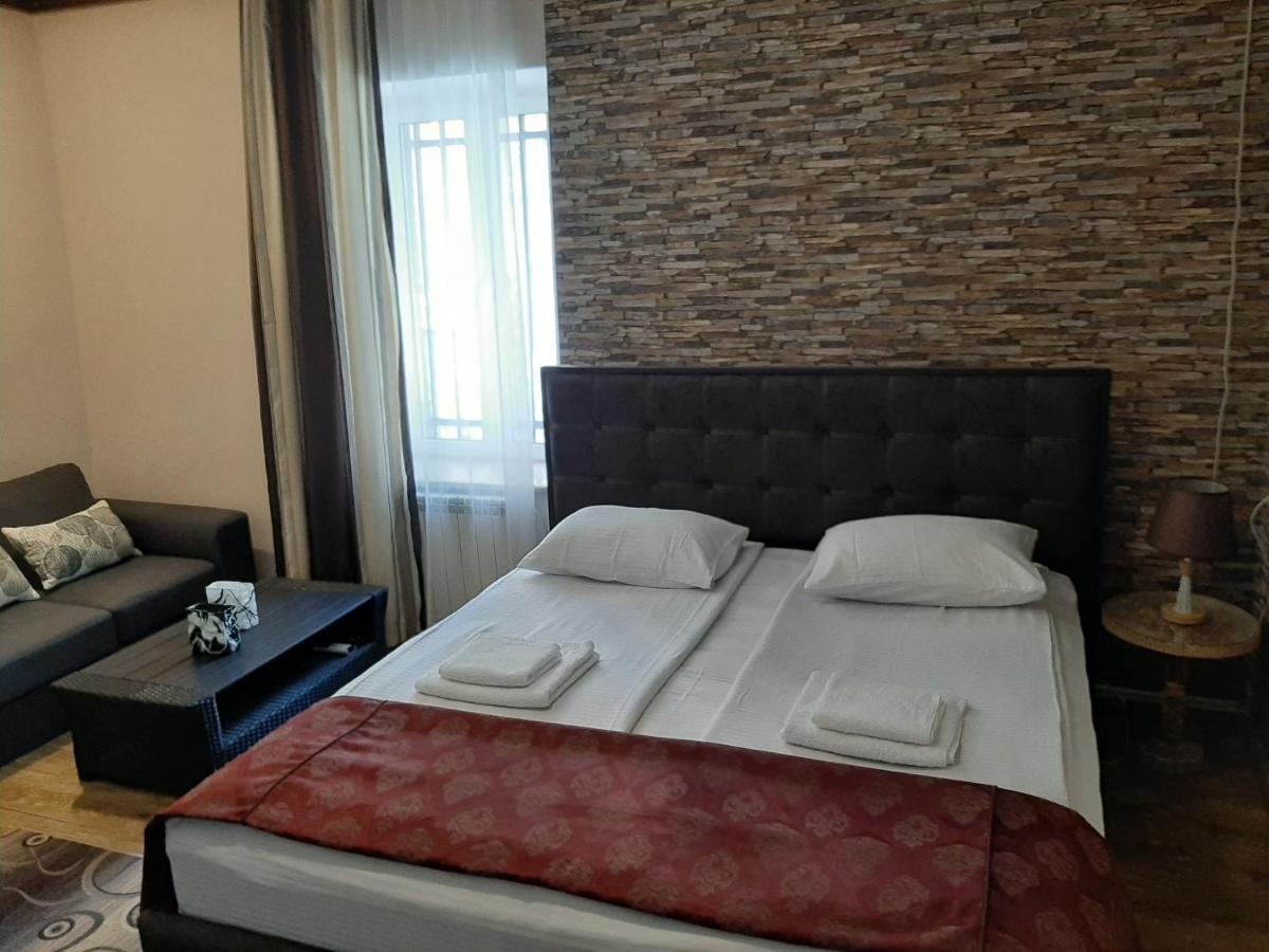 Shara Talyan Guest House & Tours Jerevan Buitenkant foto