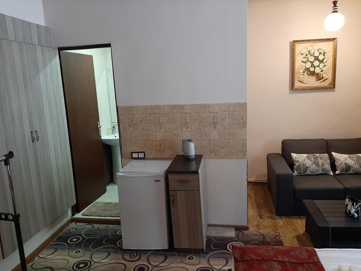 Shara Talyan Guest House & Tours Jerevan Buitenkant foto